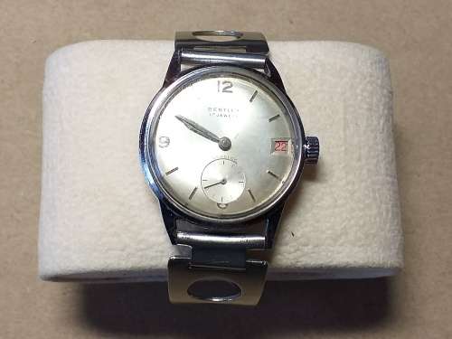 BENTLEY VINTAGE WOMEN'S WATCH IN WORKING CONDITION [Please give attention to description]