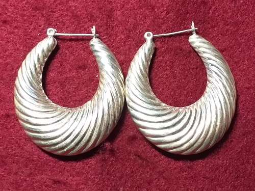 LOVELY GENUINE SOLID STERLING SILVER EARRINGS IN EXCELLENT CONDITION