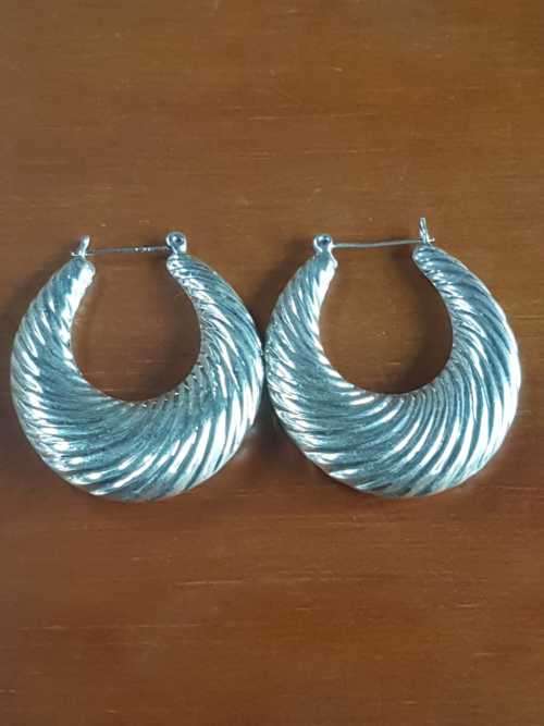 LOVELY GENUINE SOLID STERLING SILVER EARRINGS IN EXCELLENT CONDITION