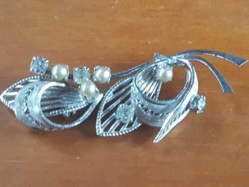 LOVELY BROOCH WITH GENUINE PEARLS