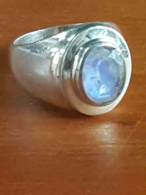 LOVELY SOLID STERLING SILVER RING WITH MOONSTONE
