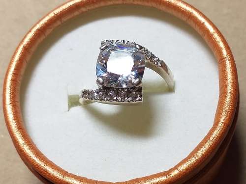 LOVELY SOLID STERLING SILVER RING IN EXCELLENT CONDITION