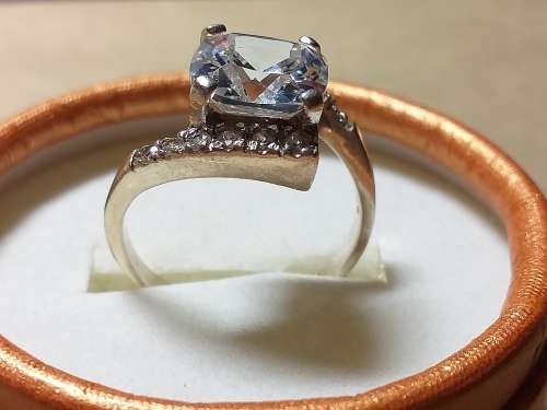 LOVELY SOLID STERLING SILVER RING IN EXCELLENT CONDITION