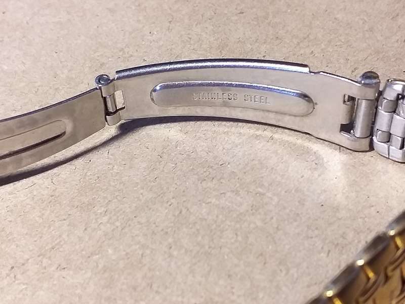 LOVELY GENUINE ROTARY WOMEN'S WATCH WITH MOTHER OF PEARL FACE WITH NEW BATTERY EXCELLENT CONDITION