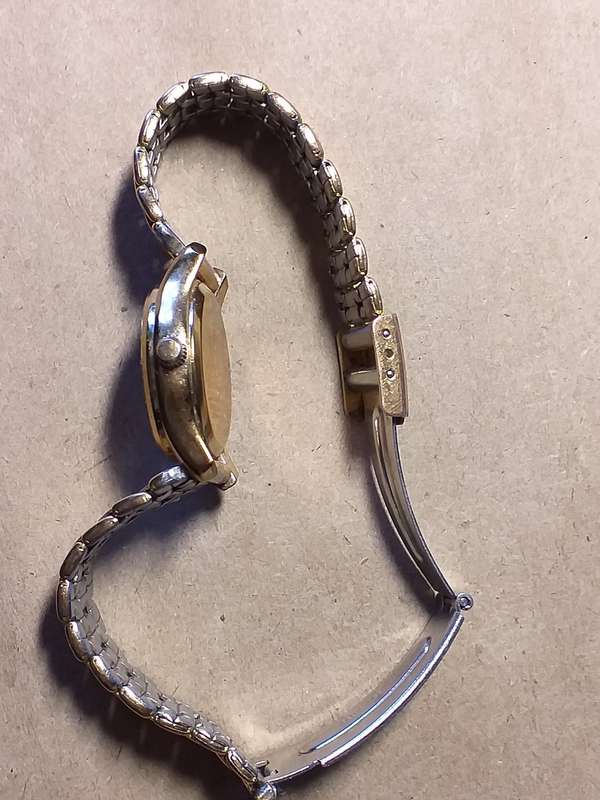 LOVELY GENUINE ROTARY WOMEN'S WATCH WITH MOTHER OF PEARL FACE WITH NEW BATTERY EXCELLENT CONDITION