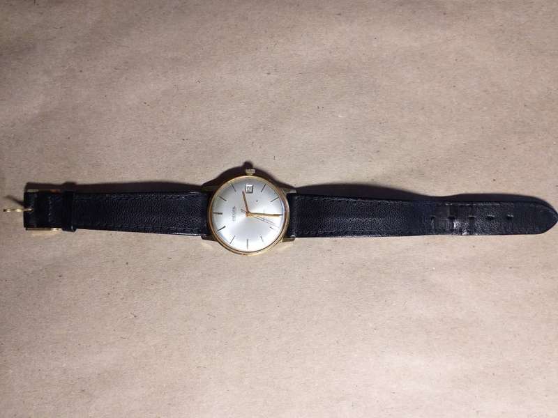 LOVELY VINTAGE GENUINE 18 ct GOLD JAEGER MENS WATCH WITH LEATHER STRAP IN GOOD WORKING ORDER