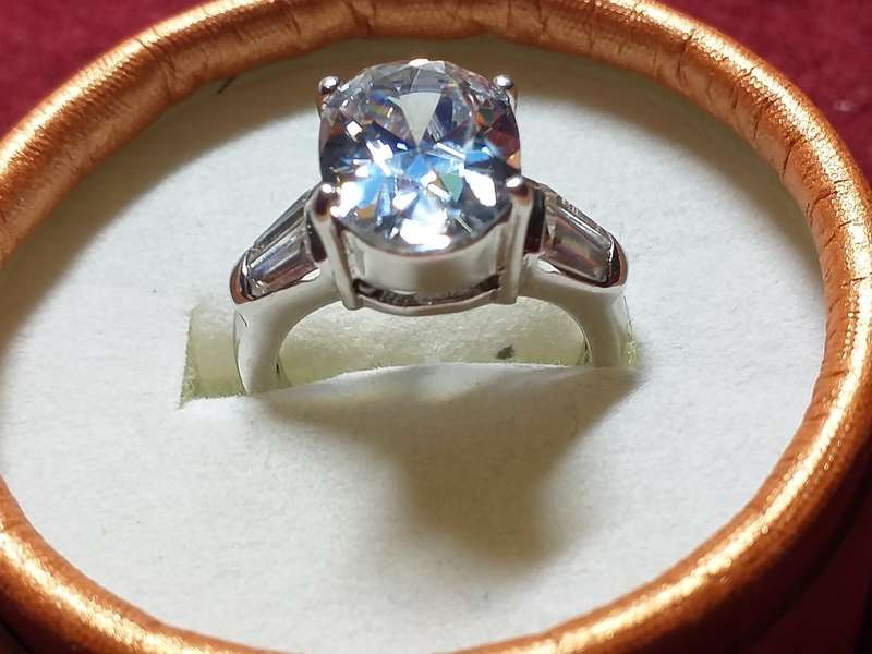 LOVELY GENUINE SOLID STERLING SILVER RING WITH BIG STONE IN VERY GOOD CONDITION.