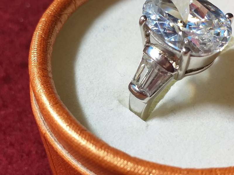 LOVELY GENUINE SOLID STERLING SILVER RING WITH BIG STONE IN VERY GOOD CONDITION.