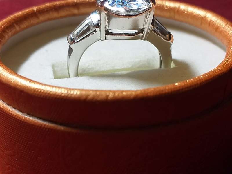 LOVELY GENUINE SOLID STERLING SILVER RING WITH BIG STONE IN VERY GOOD CONDITION.