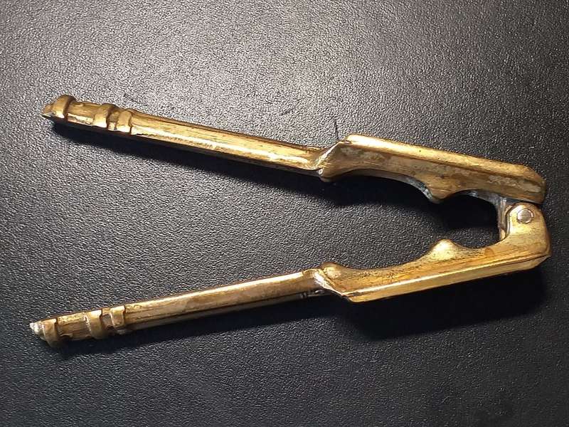 LOVELY VINTAGE SOLID BRASS NUT CRACKER IN EXCELLENT CONDITION