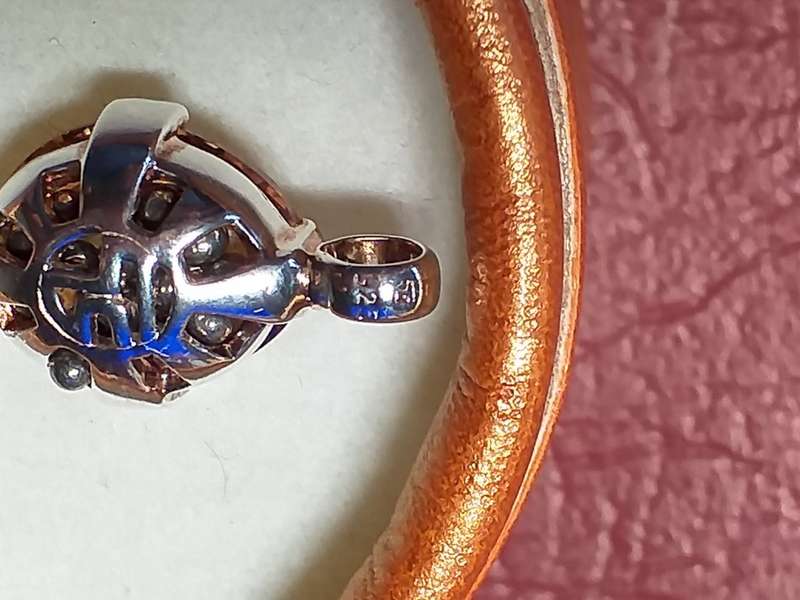LOVELY GENUINE SOLID STERLING SILVER PENDANT WITH 4 BEAUTIFUL STONES IN EXCELLENT CONDITION