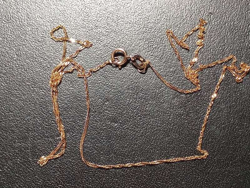 LOVELY SOLID GENUINE 9 ct GOLD NECKLACE IN EXCELLENT CONDITION