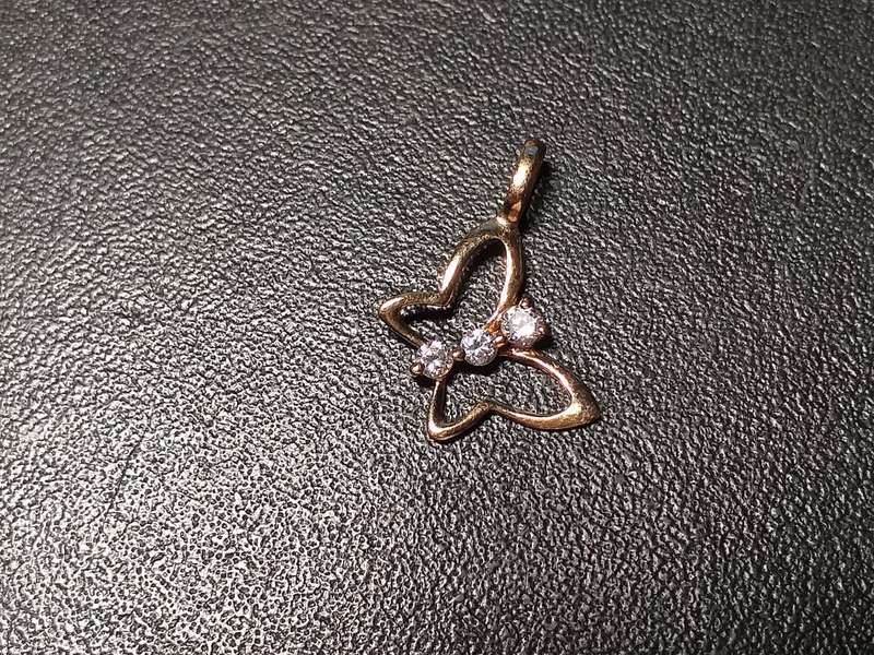 LOVELY SOLID GENUINE 9 ct GOLD PENDANT IN EXCELLENT CONDITION