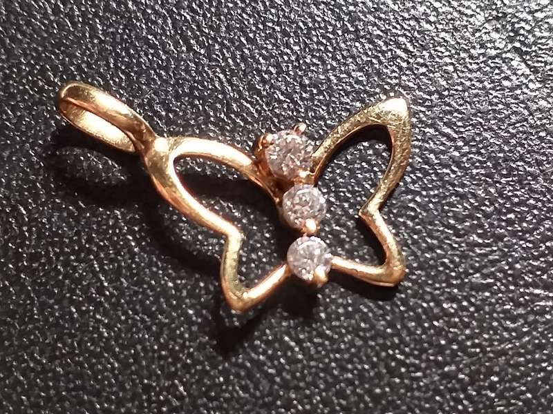LOVELY SOLID GENUINE 9 ct GOLD PENDANT IN EXCELLENT CONDITION