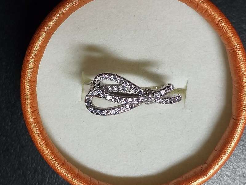 LOVELY GENUINE SOLID STERLING SILVER RING IN EXCELLENT CONDITION