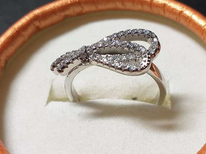 LOVELY GENUINE SOLID STERLING SILVER RING IN EXCELLENT CONDITION