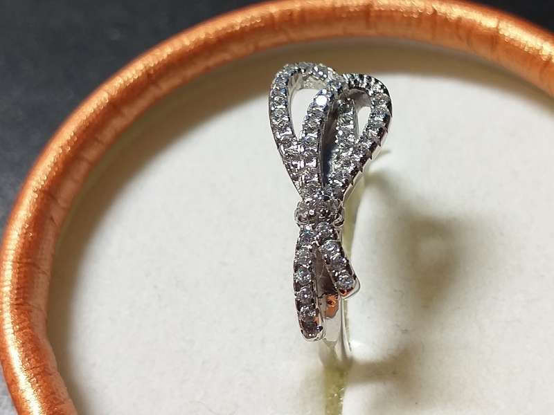LOVELY GENUINE SOLID STERLING SILVER RING IN EXCELLENT CONDITION