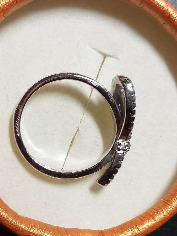 LOVELY GENUINE SOLID STERLING SILVER RING IN EXCELLENT CONDITION