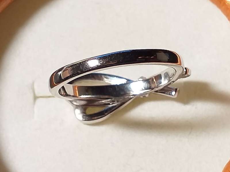 LOVELY GENUINE SOLID STERLING SILVER RING IN EXCELLENT CONDITION