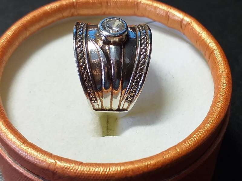 LOVELY GENUINE SOLID STERLING SILVER RING IN GOOD CONDITION