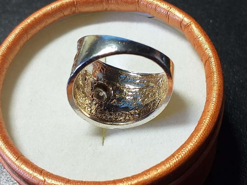 LOVELY GENUINE SOLID STERLING SILVER RING IN GOOD CONDITION