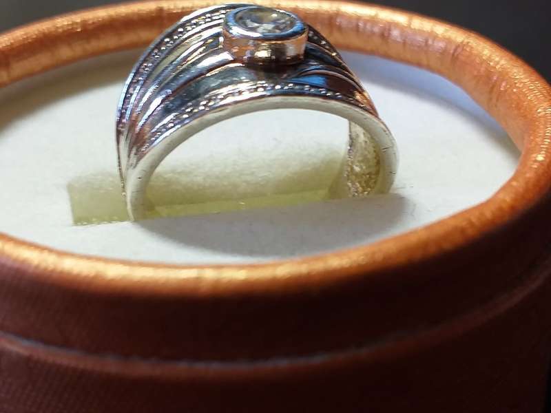 LOVELY GENUINE SOLID STERLING SILVER RING IN GOOD CONDITION