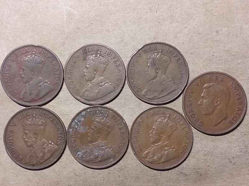 A LOT OF 7 SA UNION PENNIES