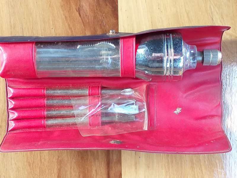SCREWDRIVER/TORCH SET [Batteries not included]