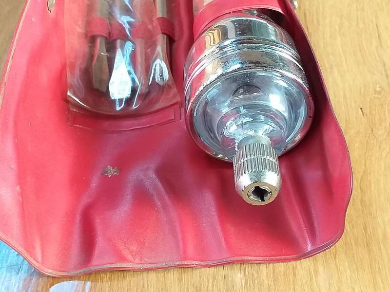 SCREWDRIVER/TORCH SET [Batteries not included]