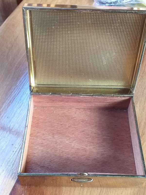 SMALL METAL BOX WITH WOODEN LINING [11,5 cm x 9 cm x 37 cm]