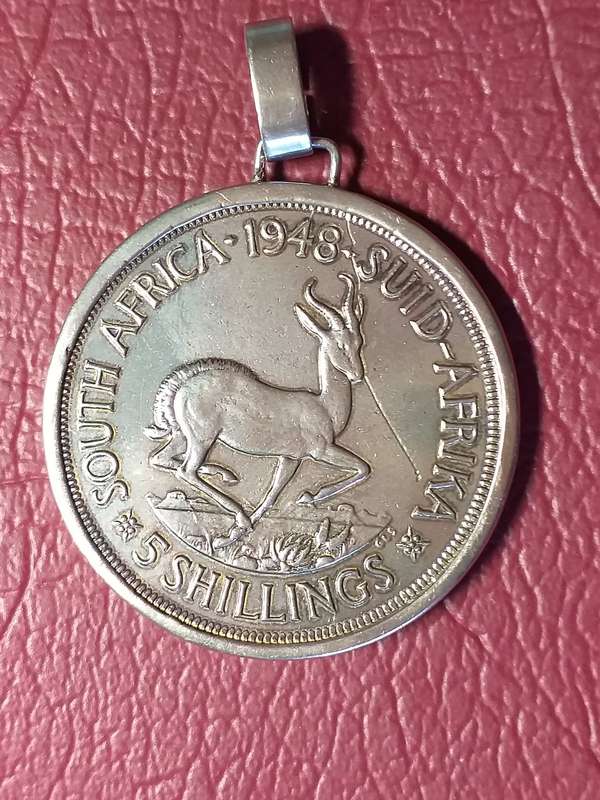 1948 SA UNION SILVER 5 SHILLINGS SET IN STERLING SILVER [30,5 g]