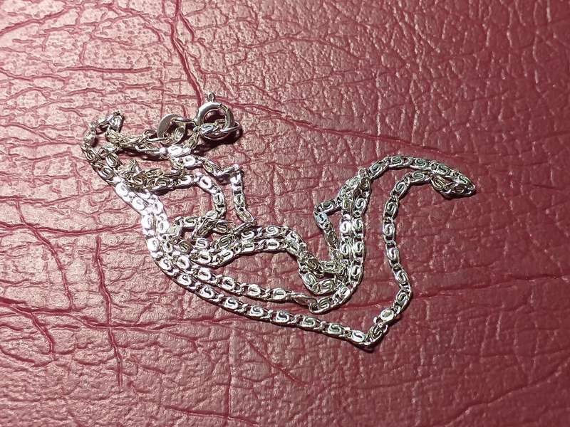 LOVELY GENUINE SOLID STERLING SILVER NECKLACE IN EXCELENT CONDITION
