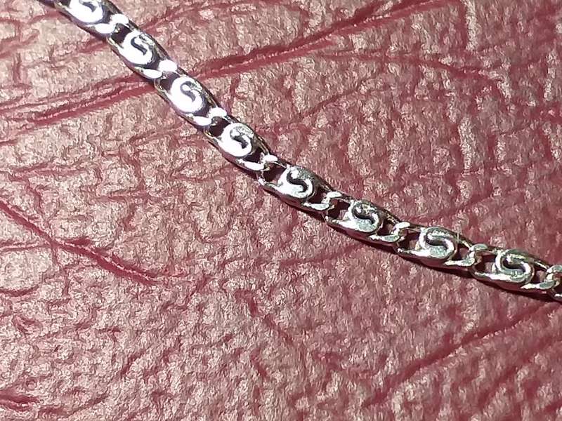 LOVELY GENUINE SOLID STERLING SILVER NECKLACE IN EXCELENT CONDITION