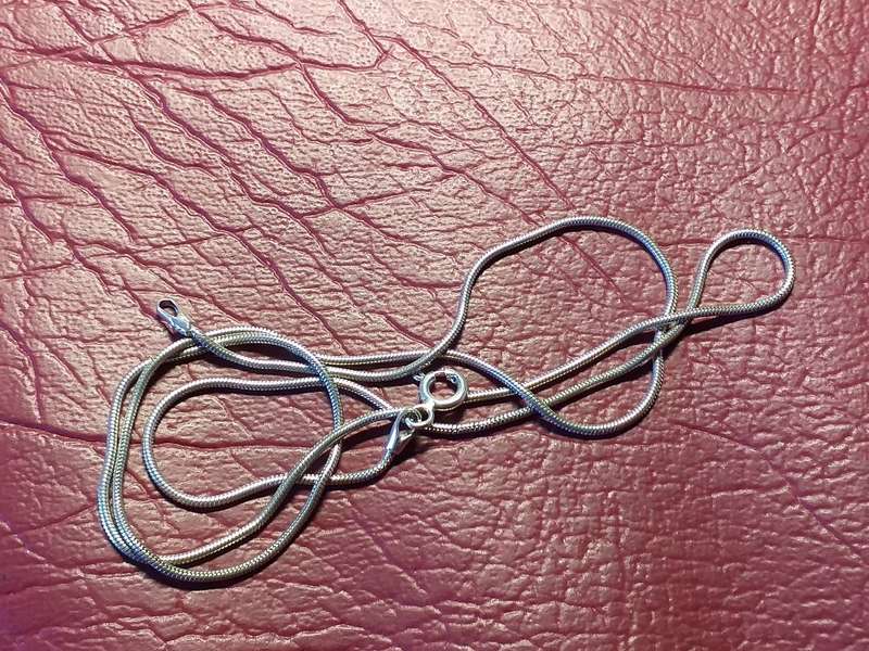 LOVELY GENUINE SOLID STERLING SILVER  SNAKE NECKLACE IN GOOD CONDITION [47 cm]