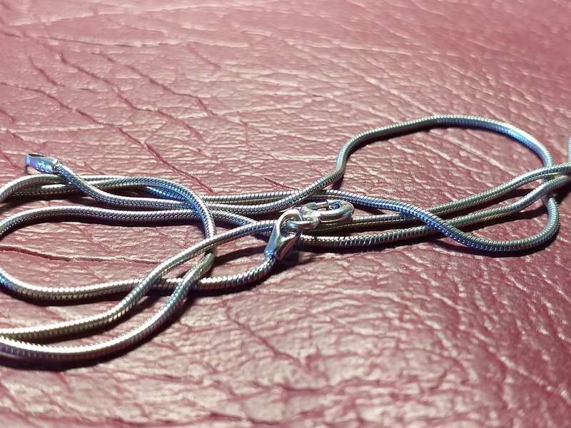 LOVELY GENUINE SOLID STERLING SILVER  SNAKE NECKLACE IN GOOD CONDITION [47 cm]