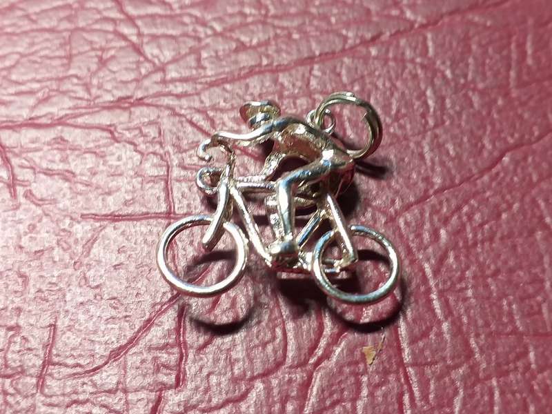 LOVELY GENUINE SOLID STERLING SILVER CHARM IN EXCELLENT CONDITION