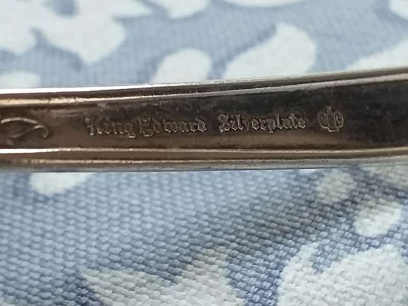 LOVELY VINTAGE SILVER PLATED SPOON IN VERY GOOD CONDITION