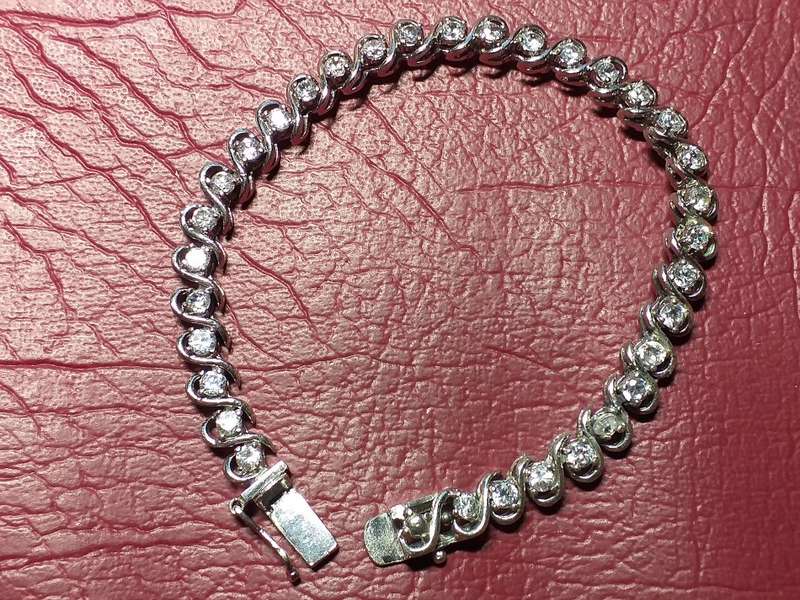 LOVELY GENUINE SOLID STERLING SILVER TENNIS BRACELET