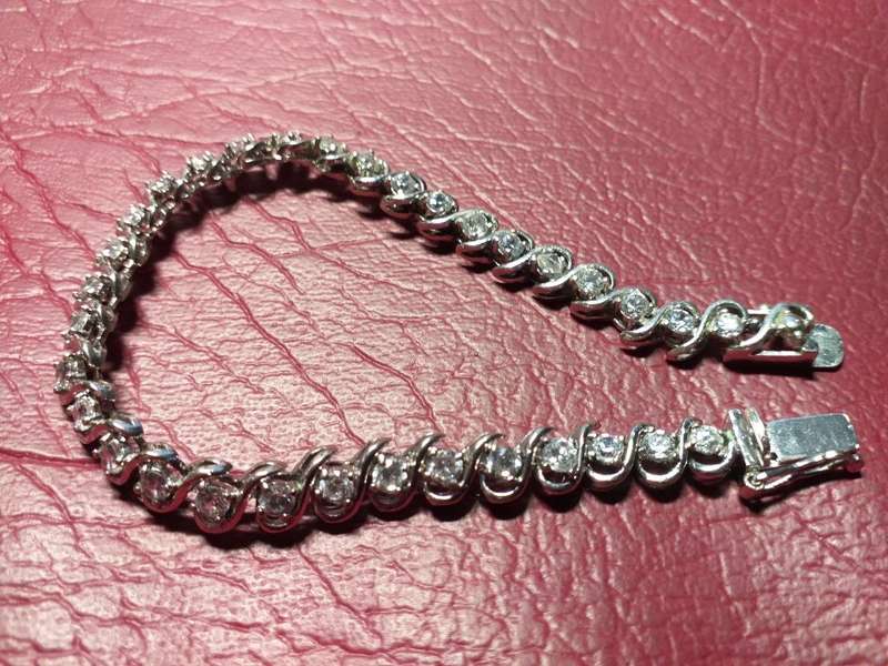 LOVELY GENUINE SOLID STERLING SILVER TENNIS BRACELET