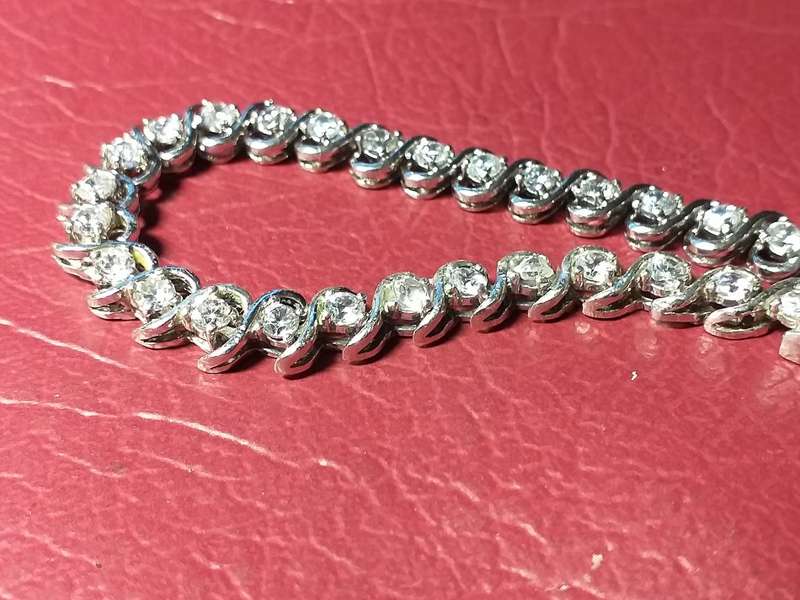 LOVELY GENUINE SOLID STERLING SILVER TENNIS BRACELET
