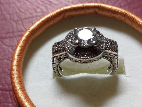 LOVELY GENUINE SOLID STERLING SILVER RING IN VERY GOOD CONDITION