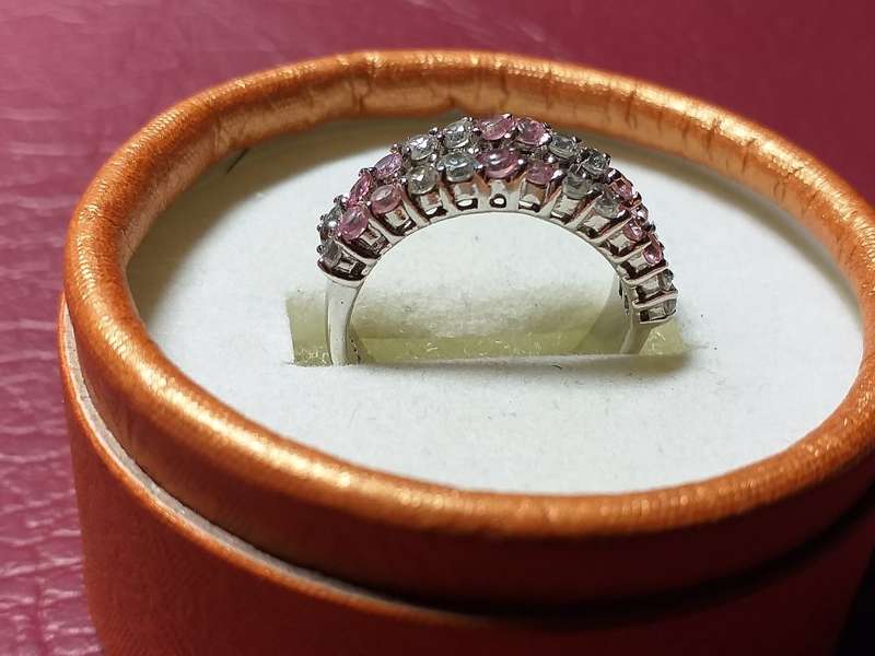 LOVELY GENUINE SOLID STERLING SILVER RING IN EXCELLENT CONDITION