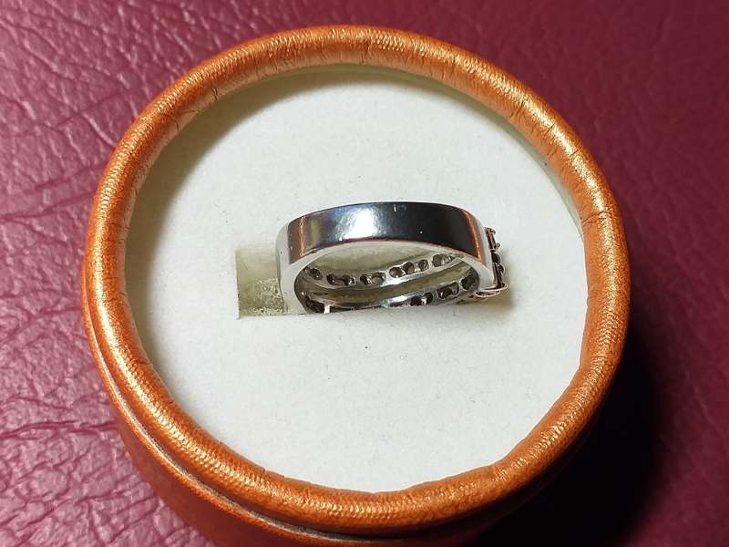 LOVELY GENUINE SOLID STERLING SILVER RING IN EXCELLENT CONDITION