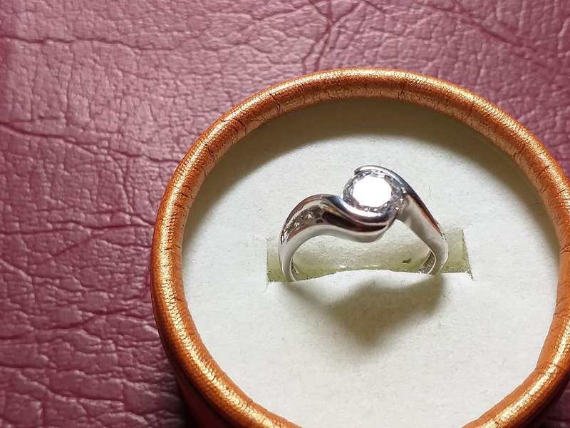 LOVELY GENUINE SOLID STERLING SILVER RING IN EXCELLENT CONDITION
