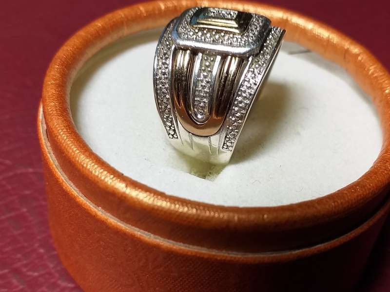 LOVELY GENUINE SOLID STERLING SILVER RING WITH 9 ct GOLD INLAYS