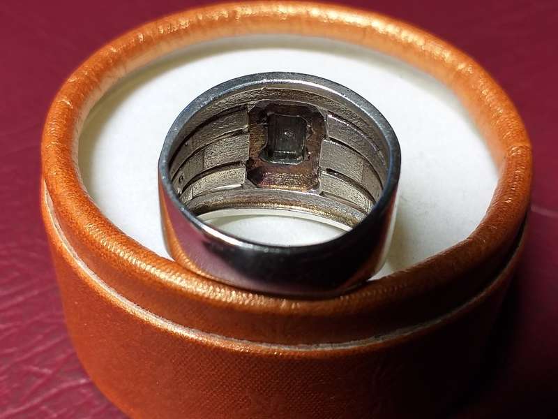 LOVELY GENUINE SOLID STERLING SILVER RING WITH 9 ct GOLD INLAYS