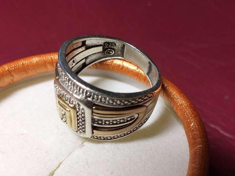 LOVELY GENUINE SOLID STERLING SILVER RING WITH 9 ct GOLD INLAYS