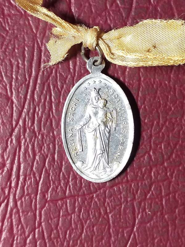 LOVELY PENDANT IN EXCELLENT CONDITION - [28mm x 16mm]