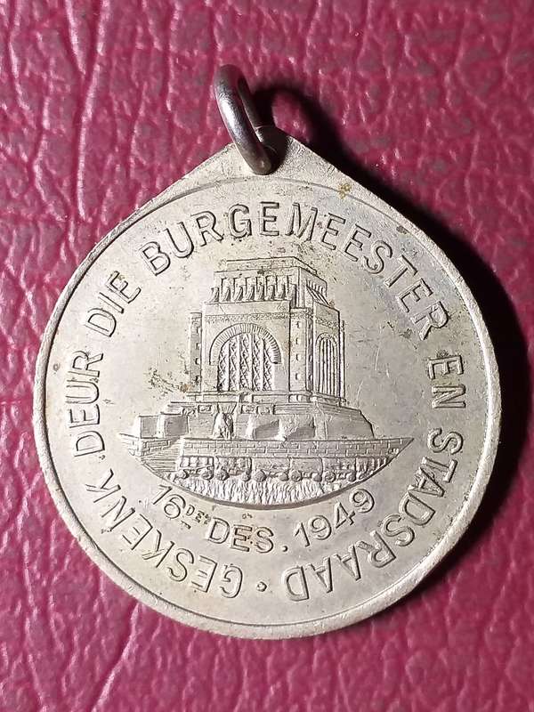 16 DESEMBER 1949  JOHANNESBURG PRESENTE BY THE MAYOR AND CITY COUNCIL
