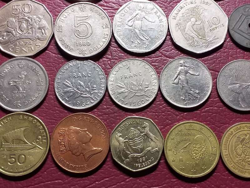 A LOT OF 19 INTERNATIONAL COINS - [Bid per coin to take all]
